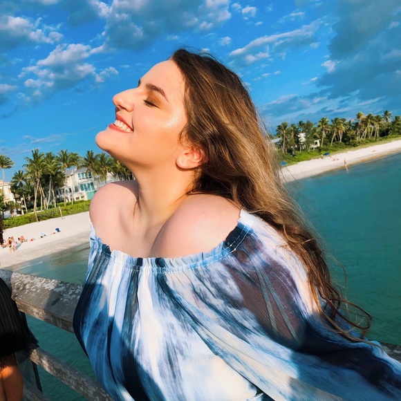 Meet your Posher, Alyssa - Picture 1 of 1